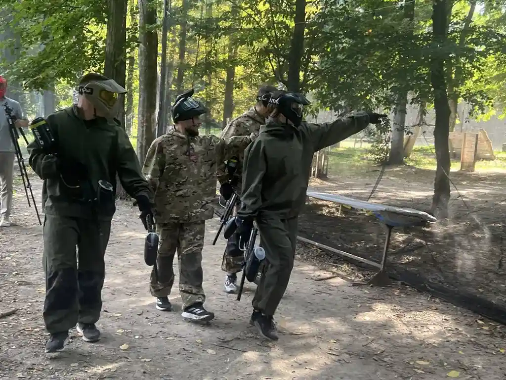 У Вінниці колишні полонені військові проходять реабілітацію через гру в пейнтбол У Вінниці колишні полонені військові проходять реабілітацію через гру в пейнтбол