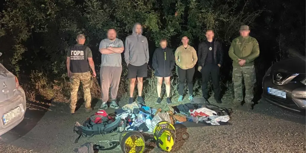 Двом вінничанкам оголосили підозру за спробу нелегально переправити чоловіків через кордон