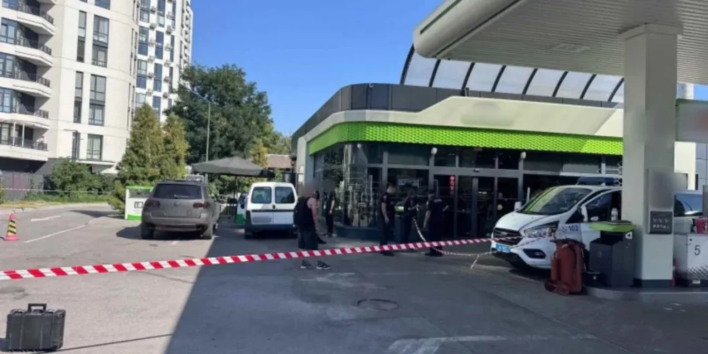 У Вінниці біля АЗС затримали двох чоловіків за хуліганство