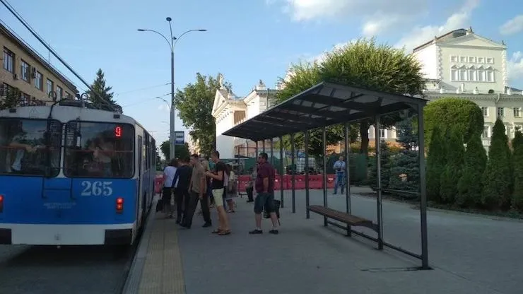 У Вінниці понижують бордюри біля переходів для комфортного пересування містян