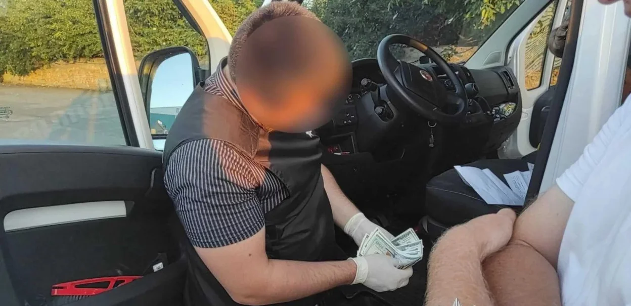 На Вінниччині залізничник вимагав 2000 доларів за допомогу з працевлаштуванням На Вінниччині залізничник вимагав 2000 доларів за допомогу з працевлаштуванням