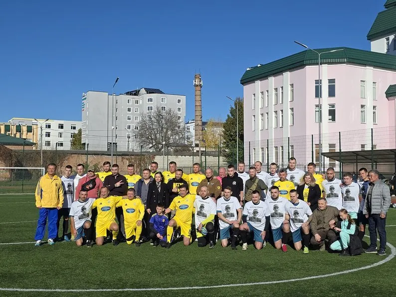 ФК “Юнайтед” й Національна збірна ветеранів: у Вінниці відбувся матч в пам’ять про футболіста Віталія Драченка ФК “Юнайтед” й Національна збірна ветеранів: у Вінниці відбувся матч в пам’ять про футболіста Віталія Драченка