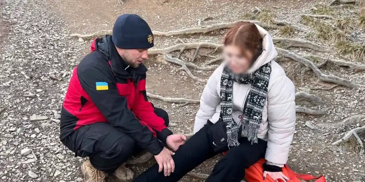 15-річна туристка з Вінниці травмувала ногу під час спуску з Говерли 15-річна туристка з Вінниці травмувала ногу під час спуску з Говерли