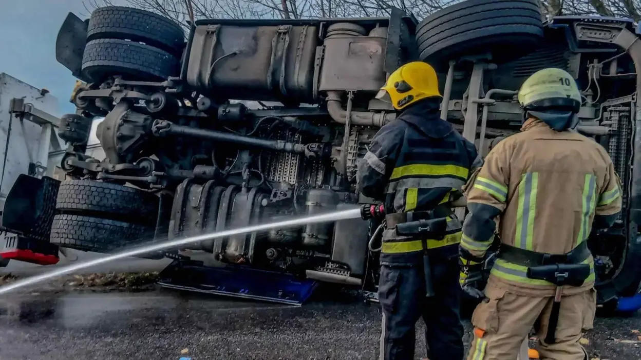 На вінницькій трасі перекинулась автоцистерна зі скрапленим газом
