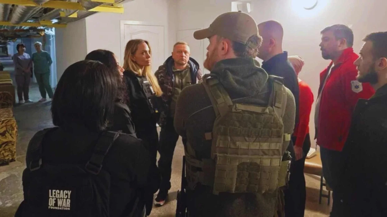 Анджеліна Джолі зробила замовлення у вінницькому пабі-ресторації Анджеліна Джолі зробила замовлення у вінницькому пабі-ресторації