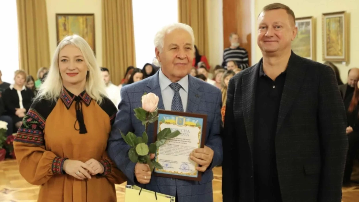 Кращих митців у Вінниці нагородили до Дня працівників культури та майстрів народного мистецтва Кращих митців у Вінниці нагородили до Дня працівників культури та майстрів народного мистецтва