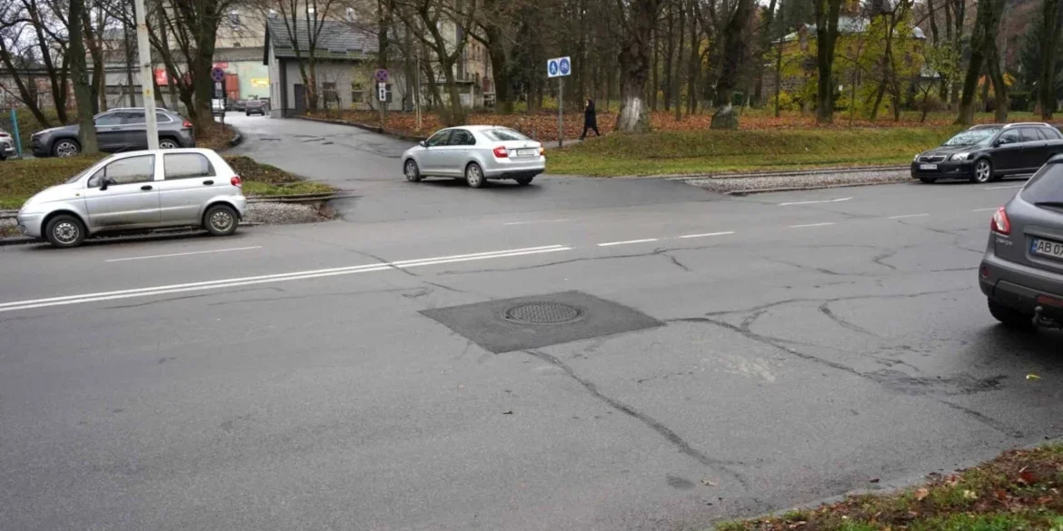 У Вінниці завершили встановлювати удосконалені люки на Хмельницькому шосе