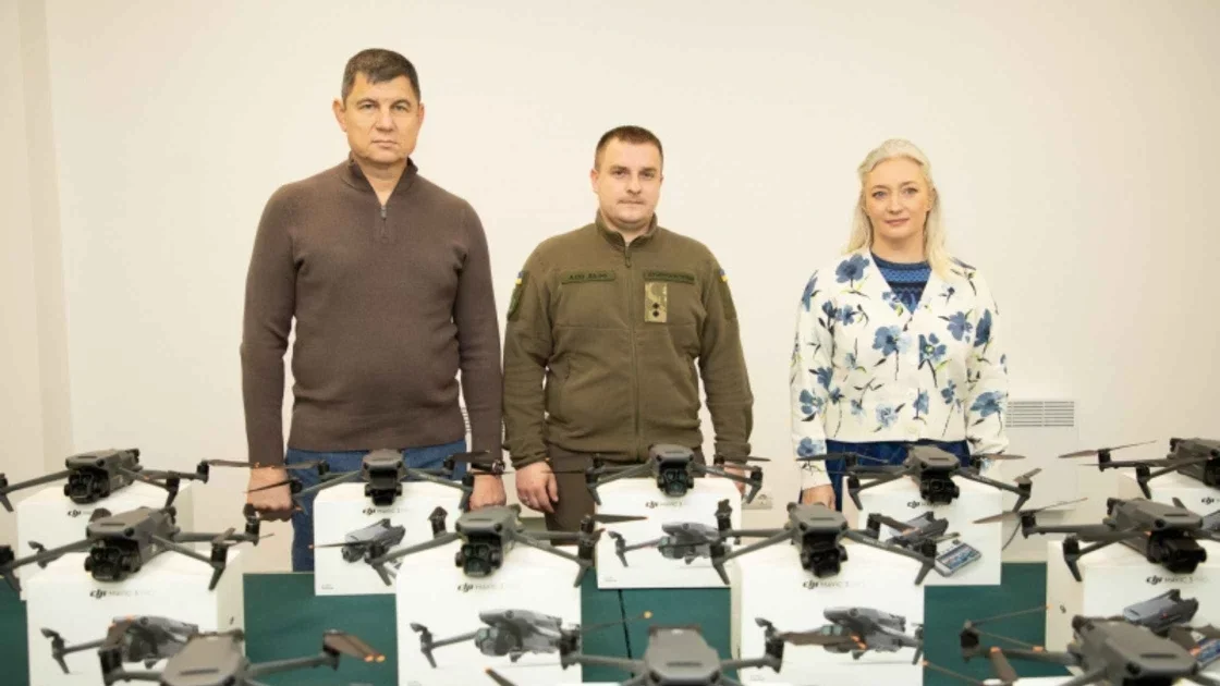У Вінниці військовим передали необхідне обладнання – 20 квадрокоптерів У Вінниці військовим передали необхідне обладнання – 20 квадрокоптерів