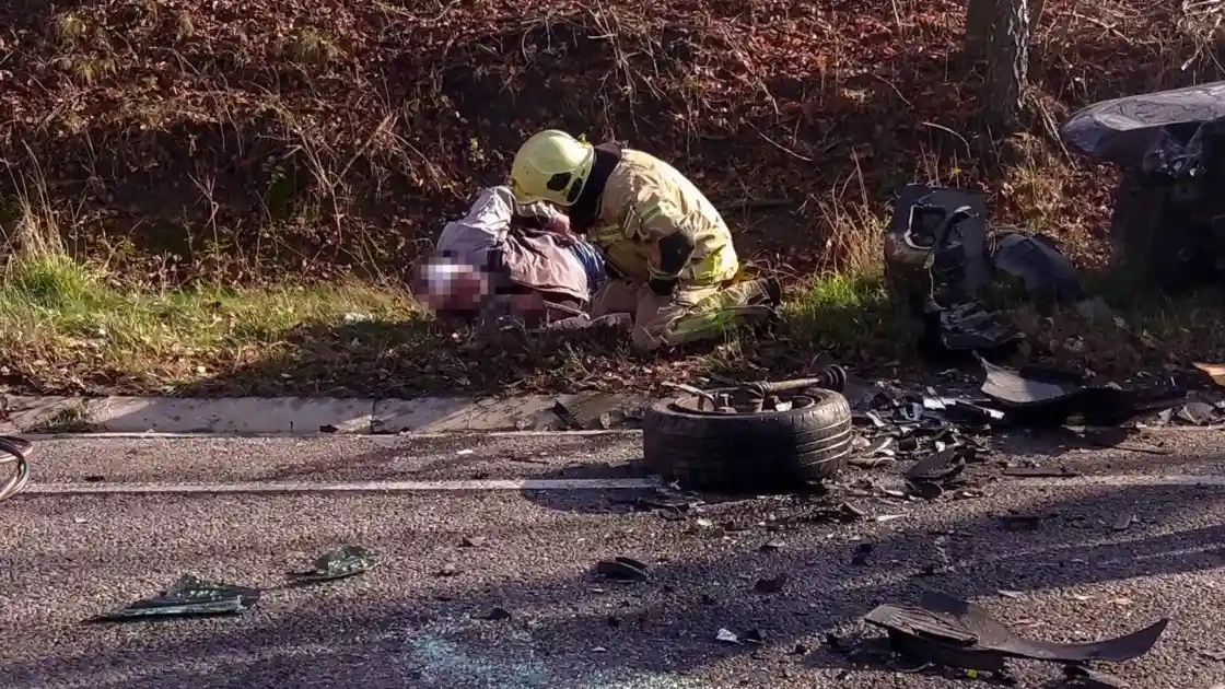 У Жмеринському районі зіткнулись два авто, в салоні затисло водія
