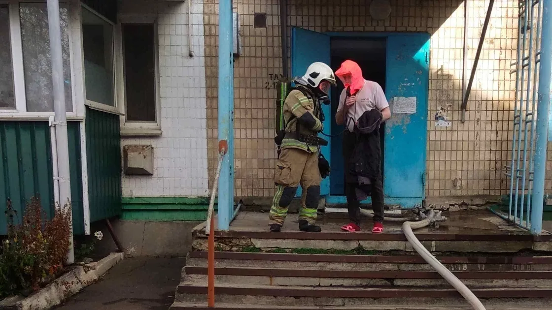 У Жмеринці горів триповерховий житловий будинок