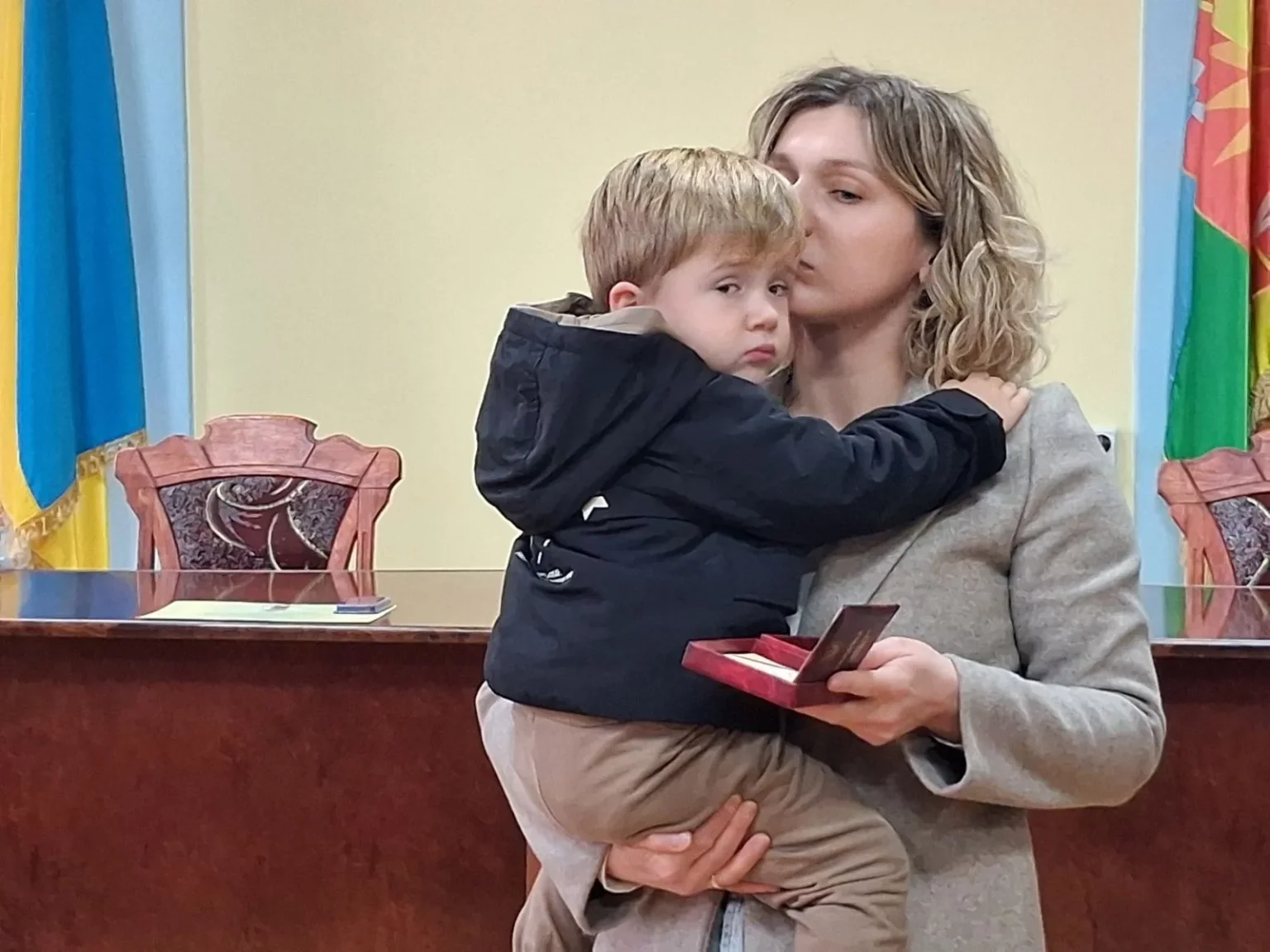 Нагороди родинам полеглих захисників вручили у Теплицькій громаді Нагороди родинам полеглих захисників вручили у Теплицькій громаді