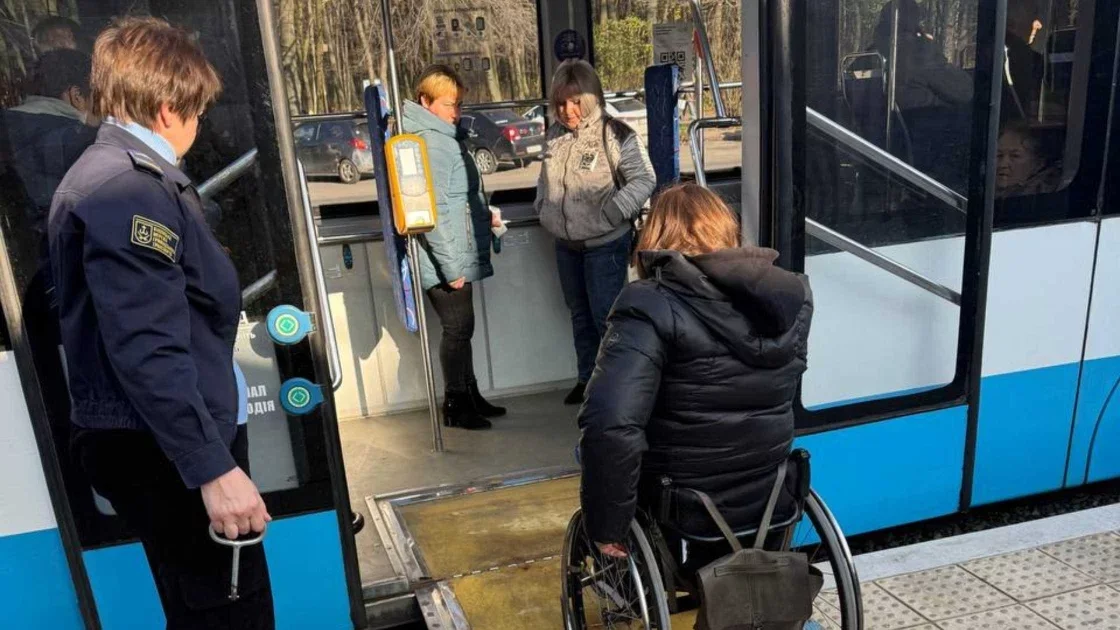 Вінницькі трамвайні зупинки облаштовують за цюрихським стандартом доступності