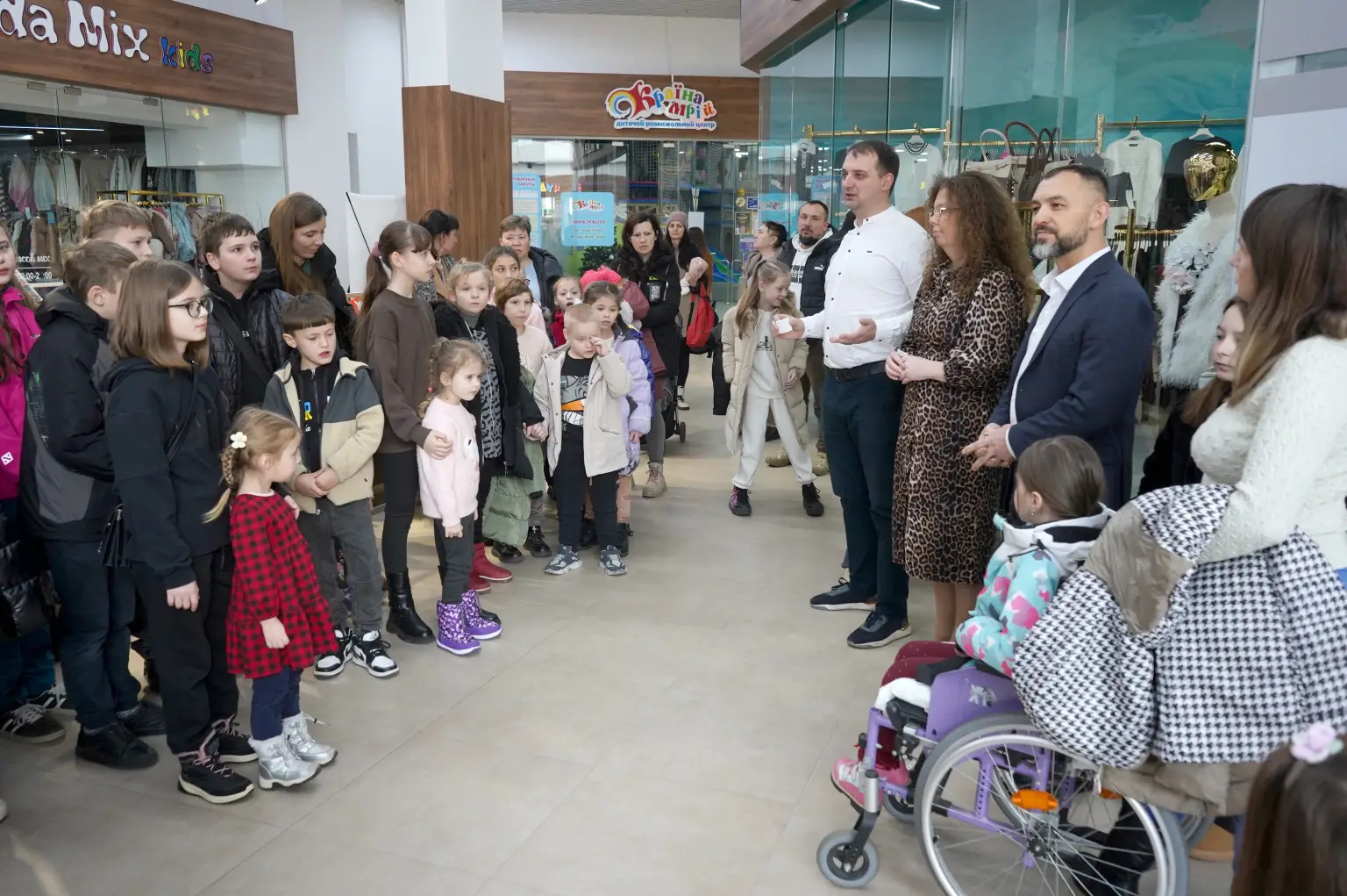 Вінницька міська рада та Міжрегіональний координаційний гуманітарний штаб організували благодійний захід для дітей військовослужбовців Вінницька міська рада та Міжрегіональний координаційний гуманітарний штаб організували благодійний захід для дітей військовослужбовців