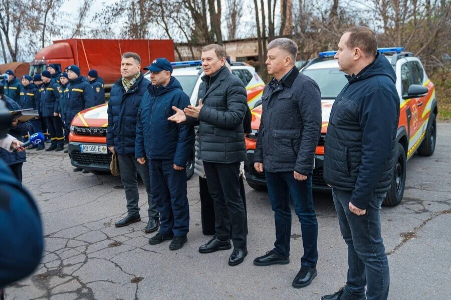 У Вінниці офіцери-рятувальники отримали нові службові авто У Вінниці офіцери-рятувальники отримали нові службові авто