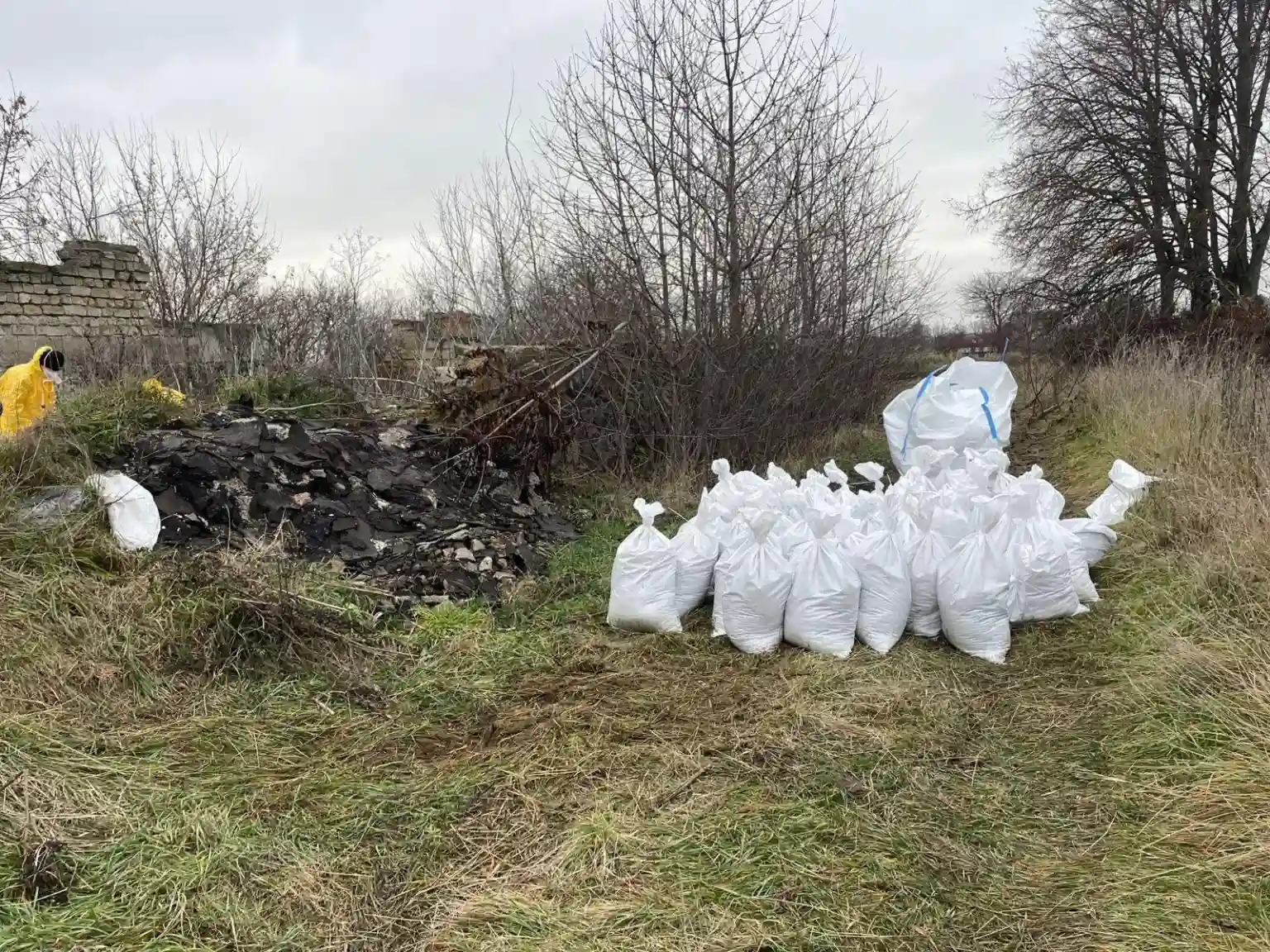 На Козятинщині утилізували небезпечні відходи пестицидів На Козятинщині утилізували небезпечні відходи пестицидів