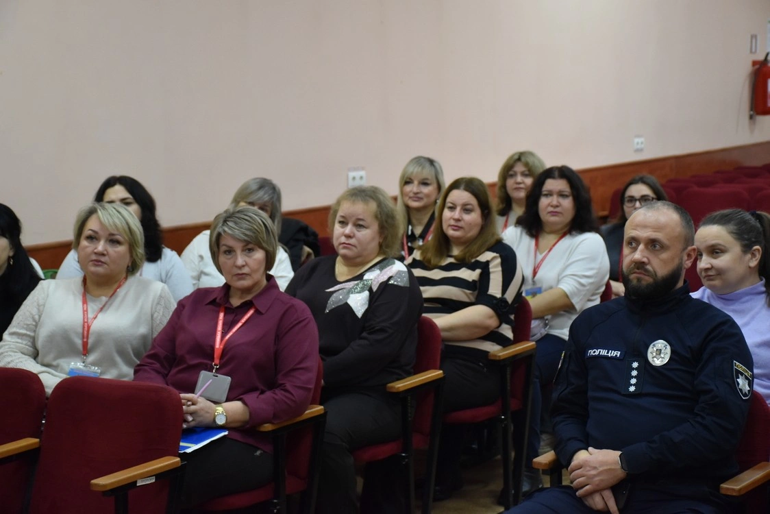 Для фахівців соціальної сфери Вінниці провели тренінг про роботу поліції з дотримання прав людини, протидії домашньому насильству та ювенальної превенції Для фахівців соціальної сфери Вінниці провели тренінг про роботу поліції з дотримання прав людини, протидії домашньому насильству та ювенальної превенції