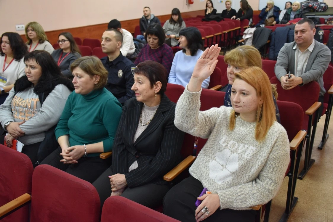 Для фахівців соціальної сфери Вінниці провели тренінг про роботу поліції з дотримання прав людини, протидії домашньому насильству та ювенальної превенції Для фахівців соціальної сфери Вінниці провели тренінг про роботу поліції з дотримання прав людини, протидії домашньому насильству та ювенальної превенції