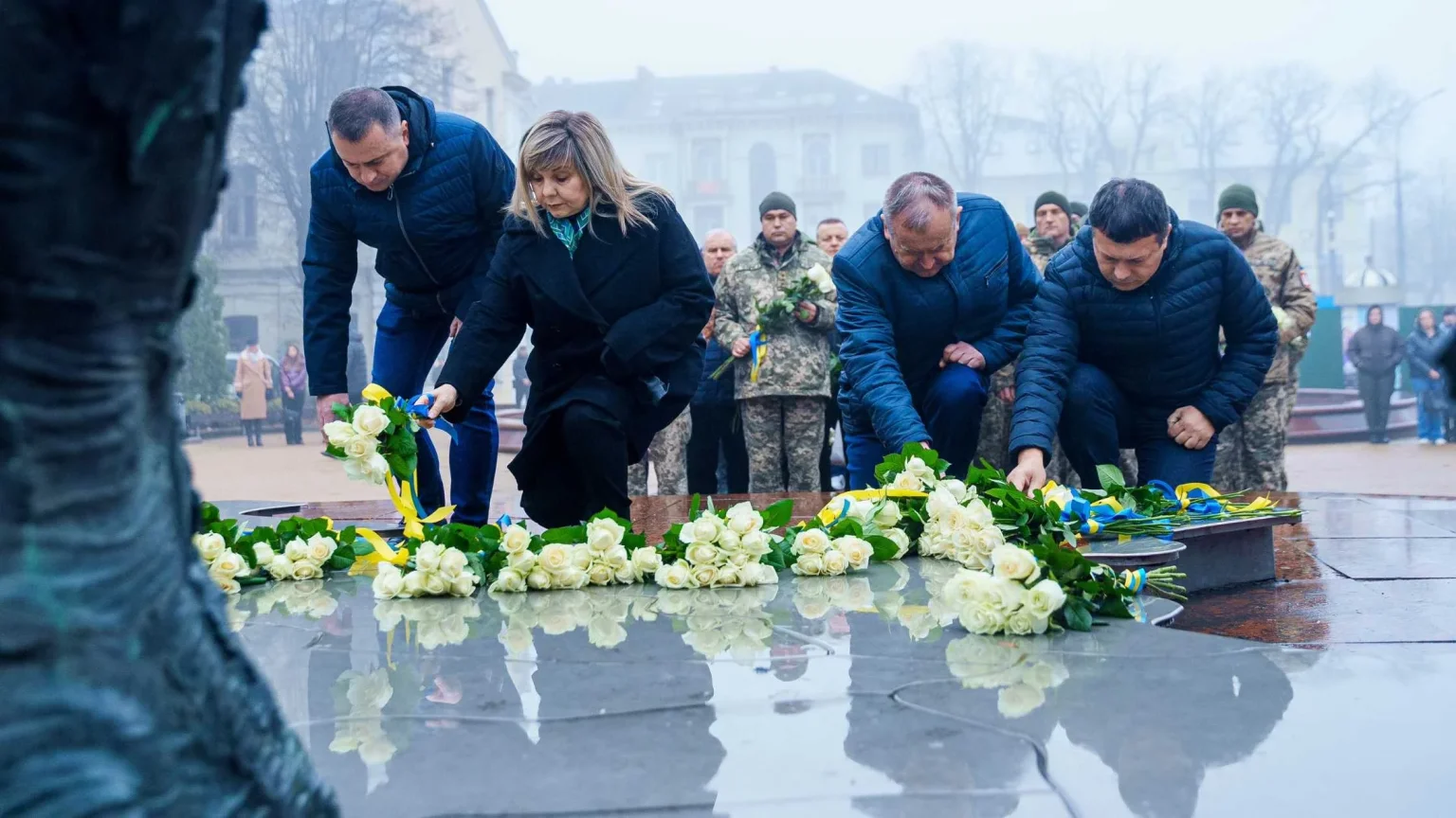 У День Гідності та Свободи вінничани вшанували пам’ять полеглих Героїв Небесної Сотні У День Гідності та Свободи вінничани вшанували пам’ять полеглих Героїв Небесної Сотні