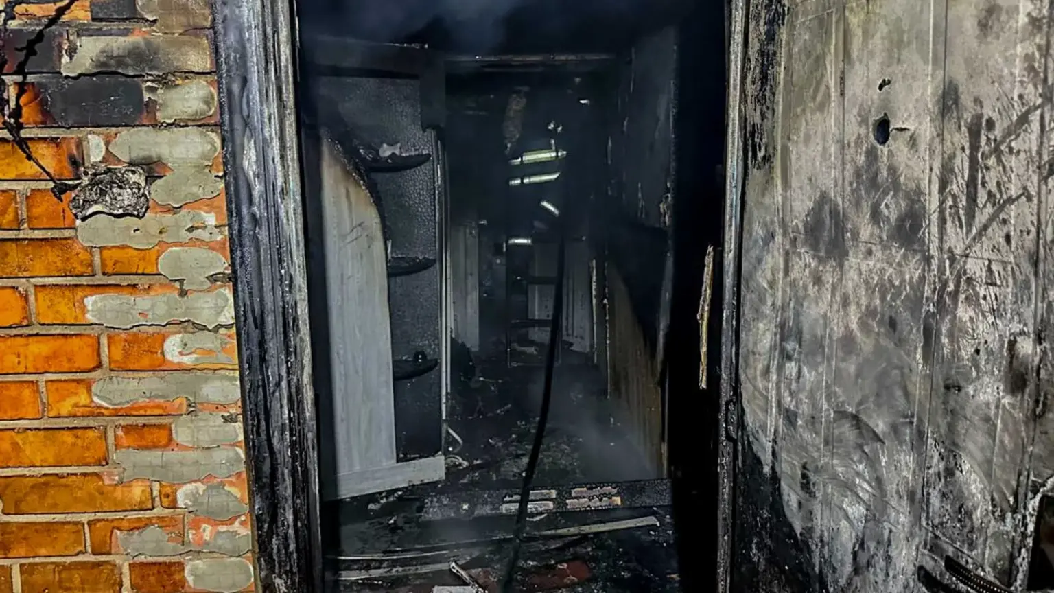 У Барській громаді 8-річна дівчинка ледь не спалила будинок, запаливши свічку