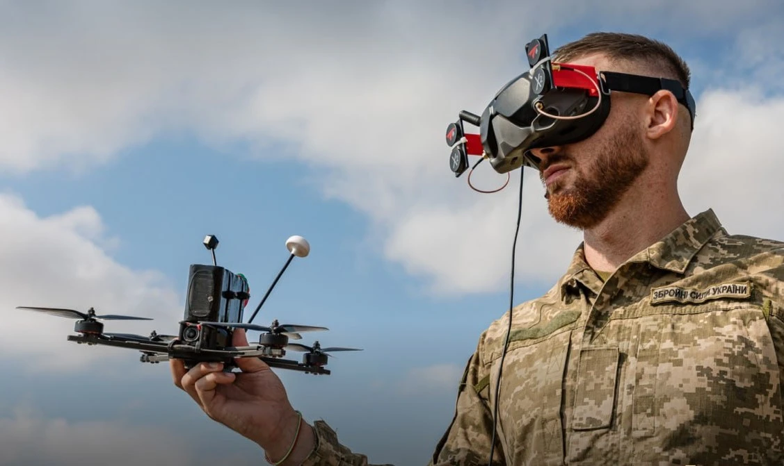 ЗСУ отримали перші 100 тисяч FPV-дронів через маркетплейс DOT-Chain Defence — Шмигаль