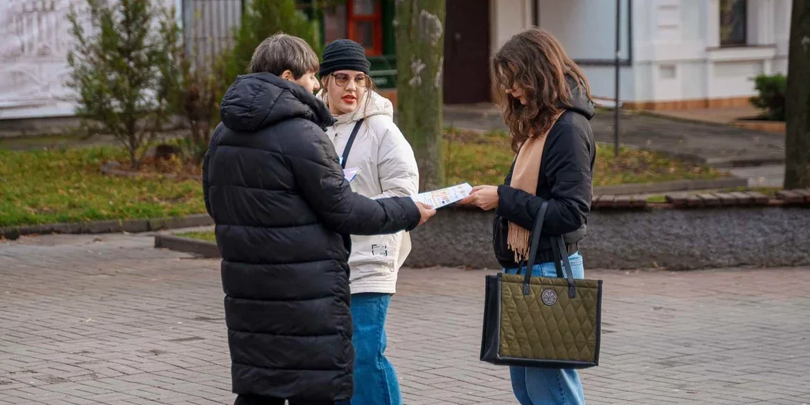 16 днів проти насильства: у Вінниці відбулась інформаційна акція та виставка «Річ у тім»