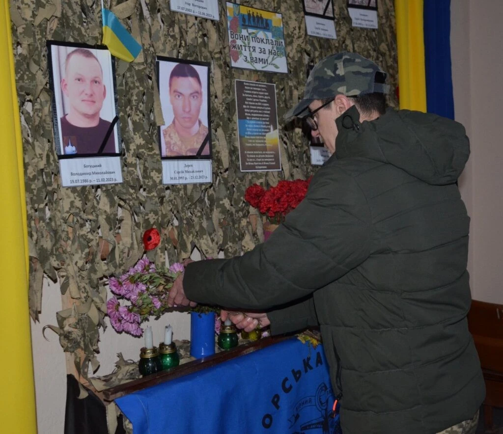 У Ямпільській громаді після двох років полону зустріли захисника У Ямпільській громаді після двох років полону зустріли захисника