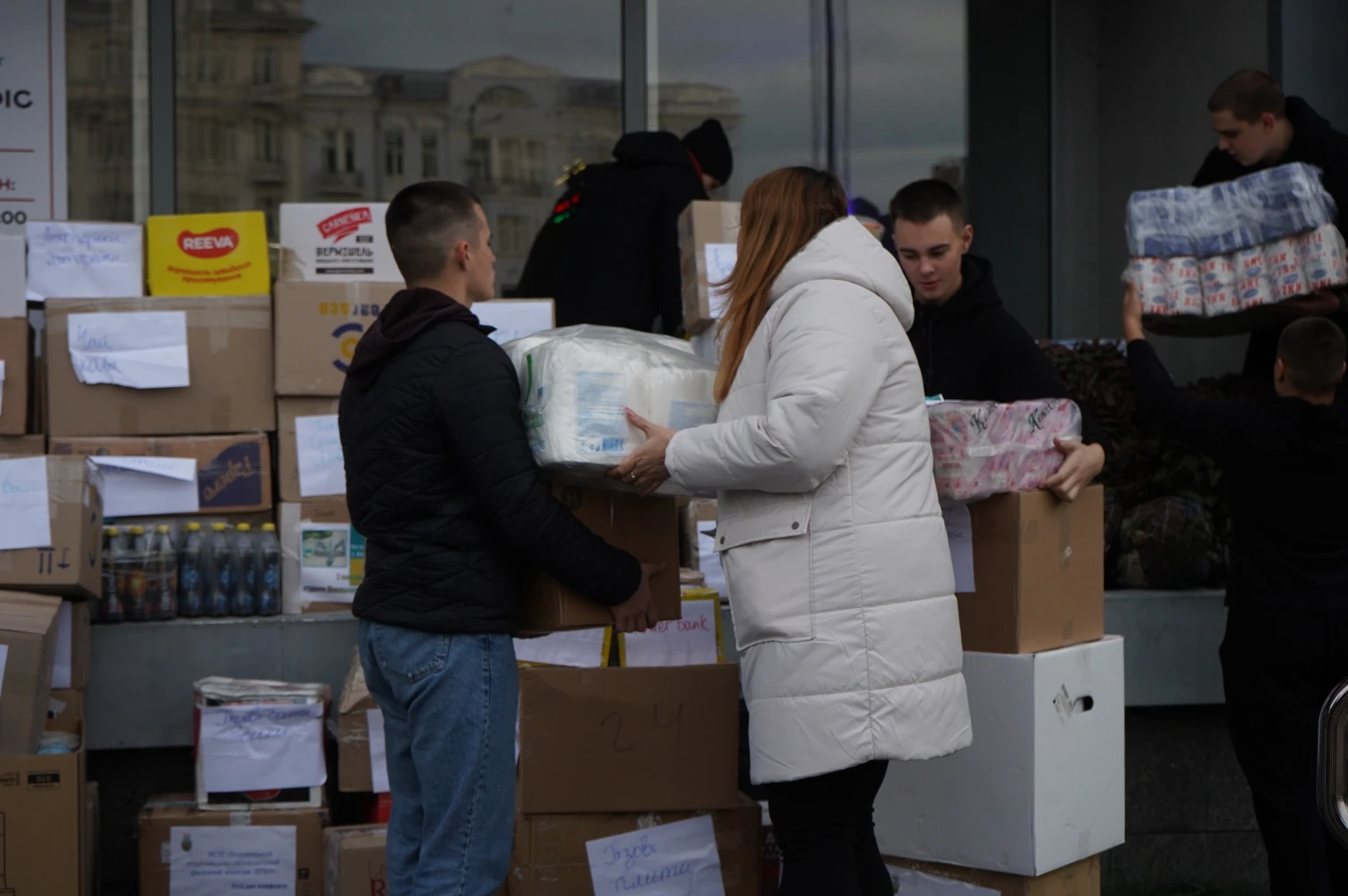 Турбота. Вінницька молодь долучилася до благодійного збору для ЗСУ Турбота. Вінницька молодь долучилася до благодійного збору для ЗСУ