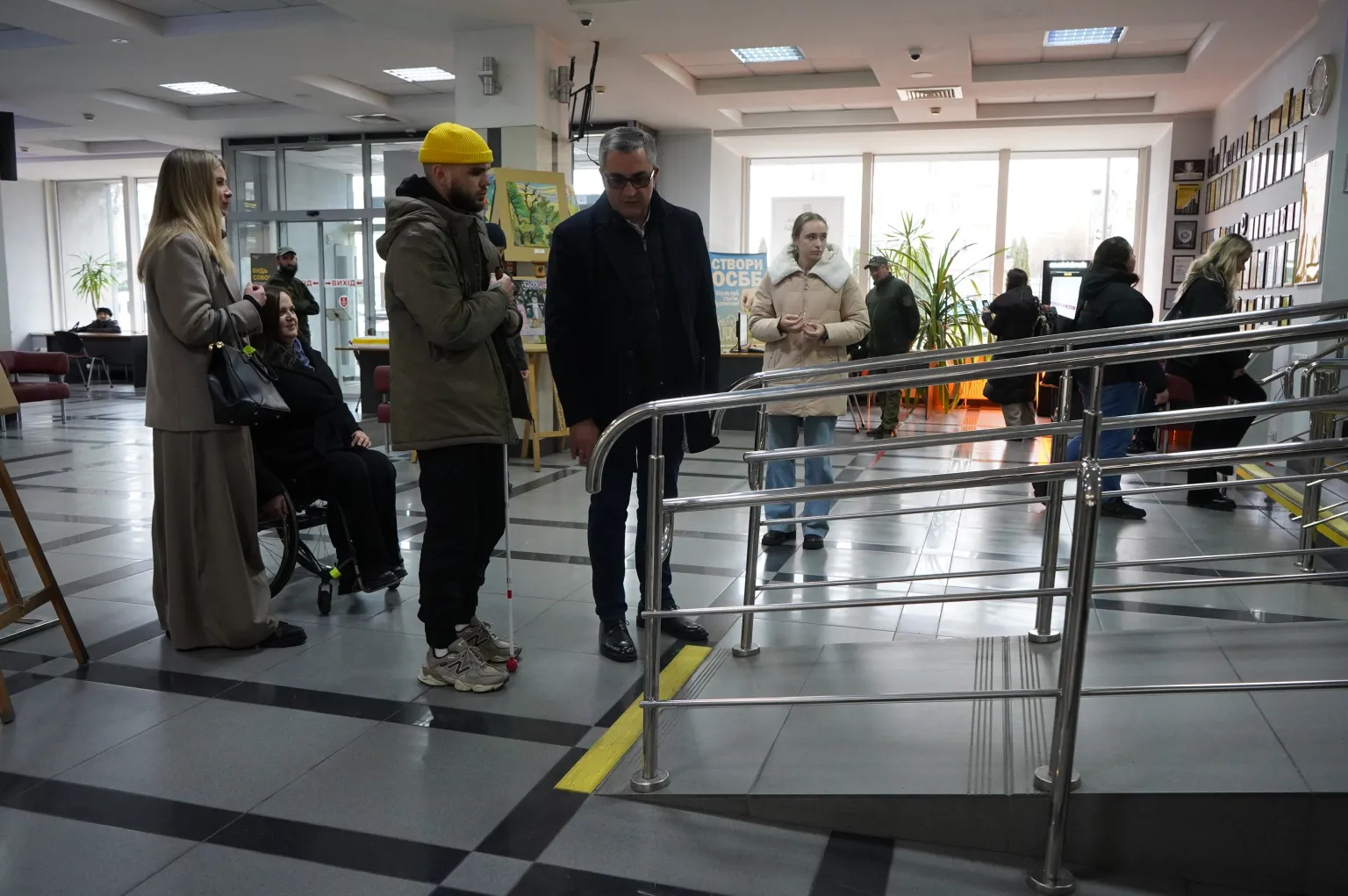 «Все зручно та зрозуміло». Ветеран Андрій Соловко протестував безбар’єрний маршрут в середмісті Вінниці «Все зручно та зрозуміло». Ветеран Андрій Соловко протестував безбар’єрний маршрут в середмісті Вінниці