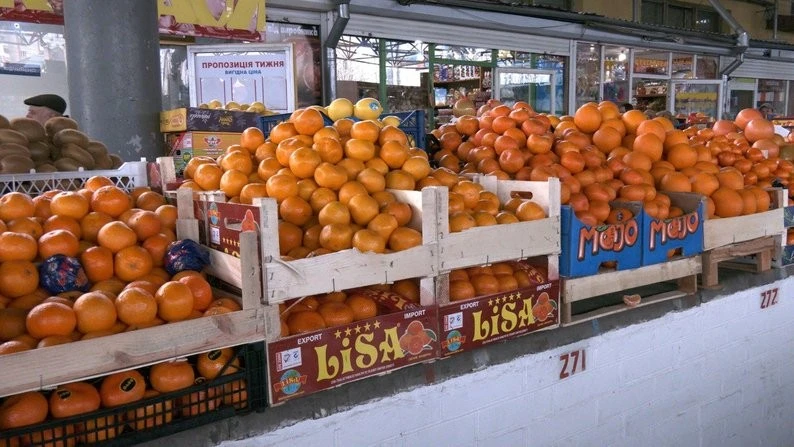 Мандарини на вінницьких ринках: що кажуть продавці та покупці про здорожчання цитрусових Мандарини на вінницьких ринках: що кажуть продавці та покупці про здорожчання цитрусових