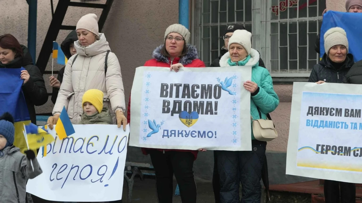 Крижопільська громада тепло зустріла воїна, який повернувся з російського полону Крижопільська громада тепло зустріла воїна, який повернувся з російського полону