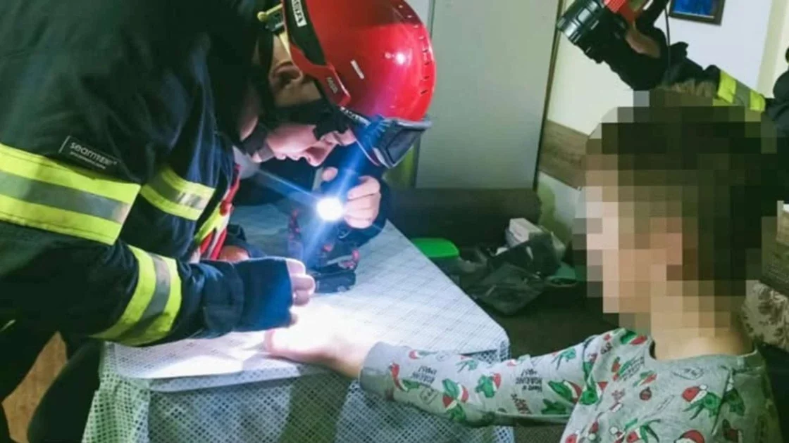 У Вінниці рятувальники знімали кришку від пляшки з пальця 12-річного хлопчика