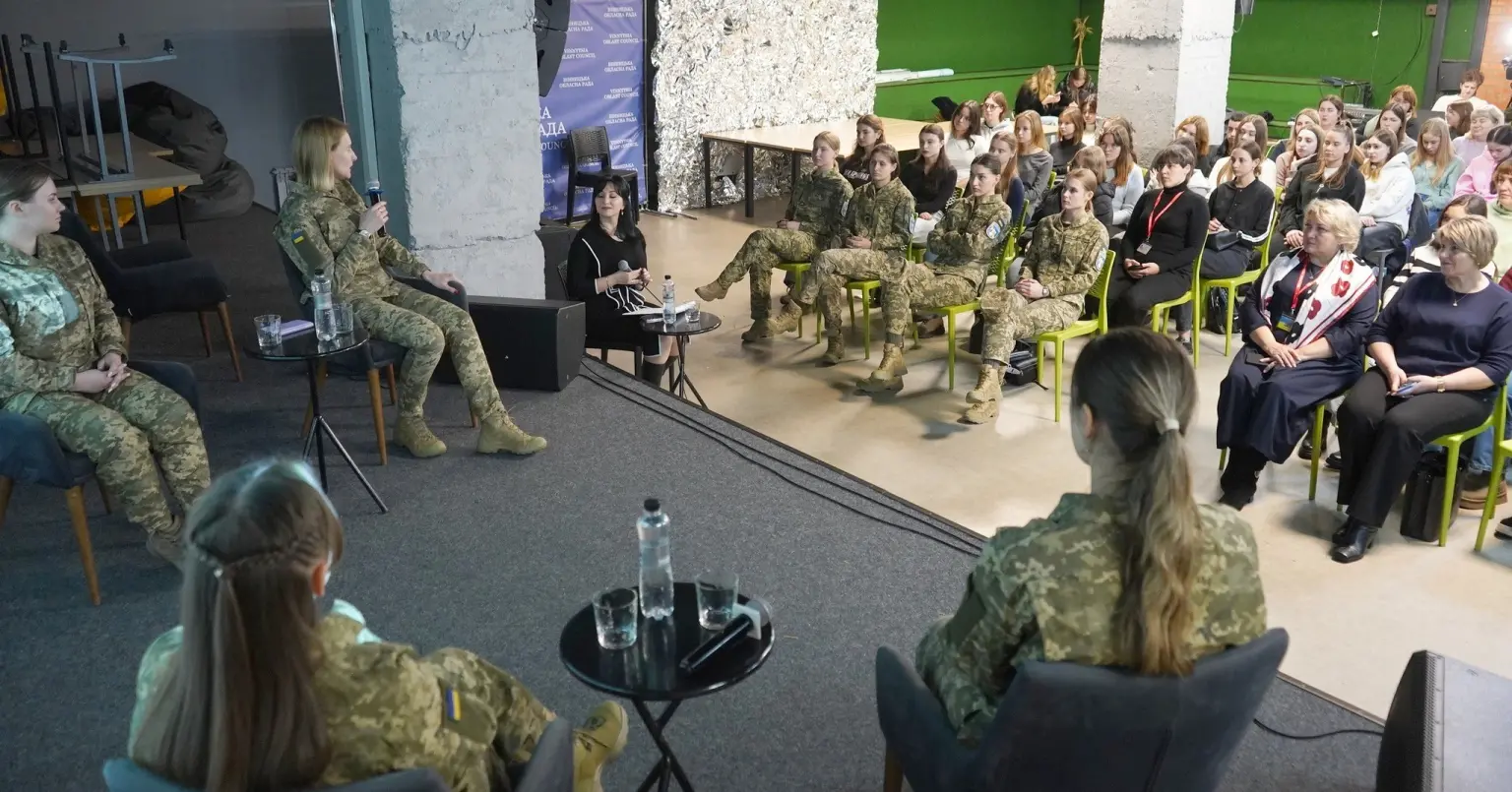 Департамент соціальної політики Вінницької міської ради організував зустріч із жінками, які служать у війську