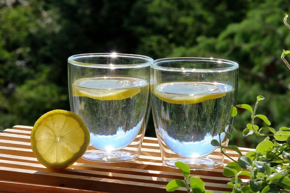 Що станеться з організмом, якщо пити воду з лимоном щодня