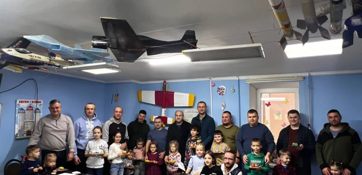 У Вінниці відбувся творчий майстер-клас для татусів і дітей з розпису гіпсових фігурок У Вінниці відбувся творчий майстер-клас для татусів і дітей з розпису гіпсових фігурок