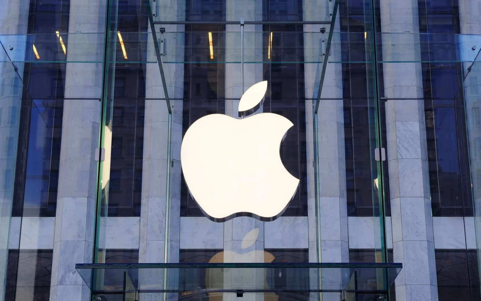 Із компанії Apple звільнилися четверо топкерівників, наступним може піти керівник відділу чипів