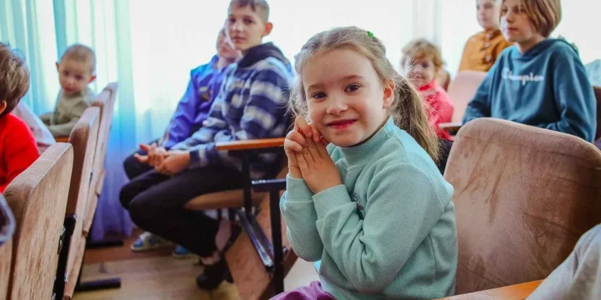 Вінницький митрополит привітав дітей, позбавлених батьківського піклування