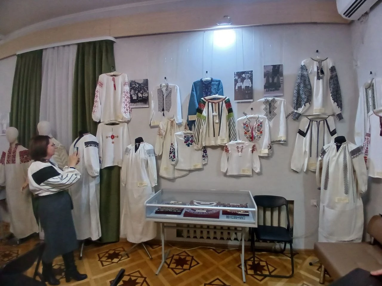 У Вінниці відбулося відкриття виставки «Вишита сорочка: традиції та сучасність»