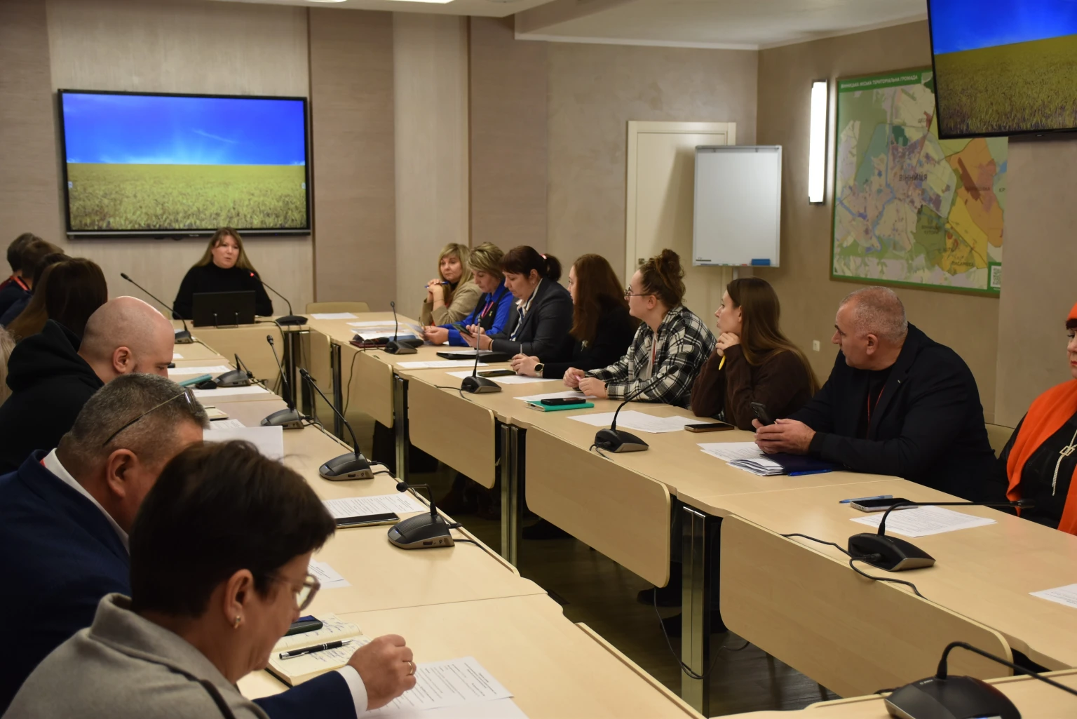 На засіданні Координаційної ради з питань ВПО у Вінницькій громаді обговорили найновіші програми підтримки, стратегічні плани на 2026 рік та зміни в законодавстві
