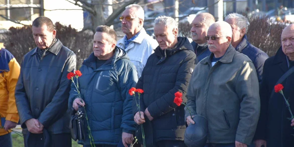 Вінничани вшанували подвиг ліквідаторів аварії на Чорнобильській АЕС Вінничани вшанували подвиг ліквідаторів аварії на Чорнобильській АЕС