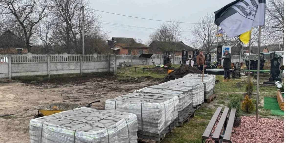 На кладовищі Вінницьких Хуторів облаштовують зону поховань Героїв На кладовищі Вінницьких Хуторів облаштовують зону поховань Героїв