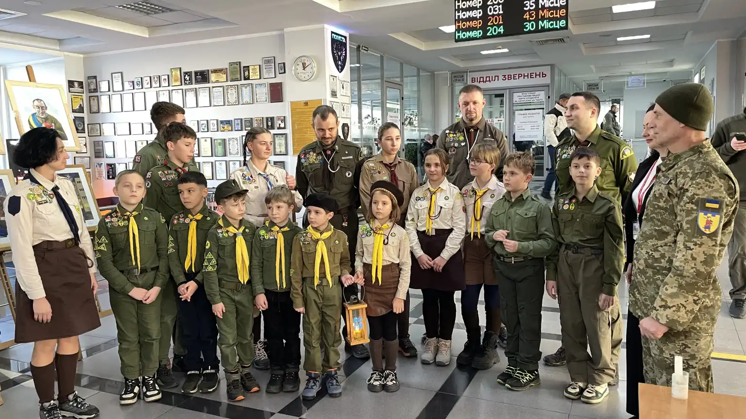 Лампадку з Вифлеємським вогнем Миру розмістили у Вінницькій міській раді
