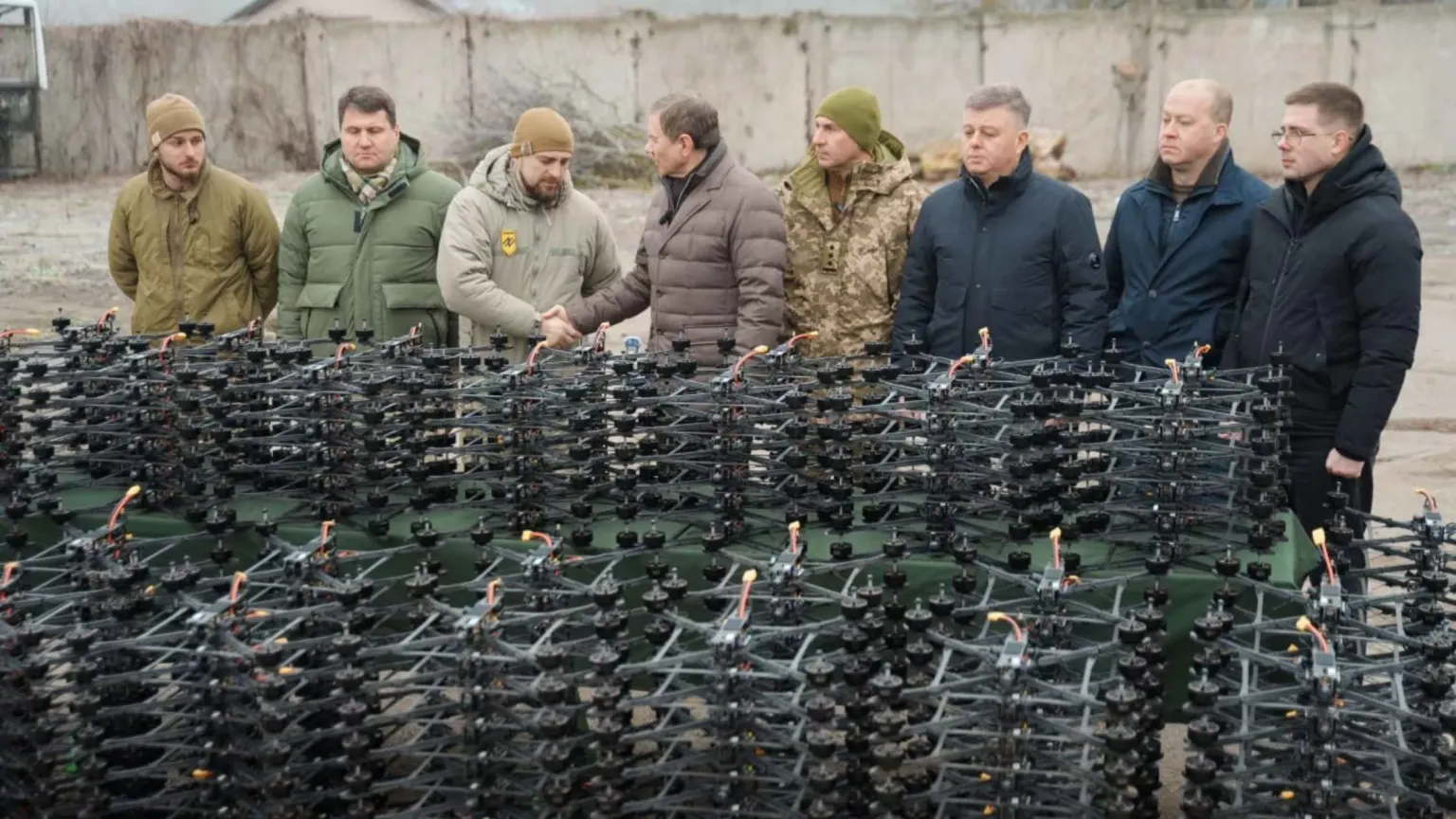Прикордонники та “азовці” отримали з Вінниці по 200 FPV-дронів від Міжрегіонального гуманітарного штабу