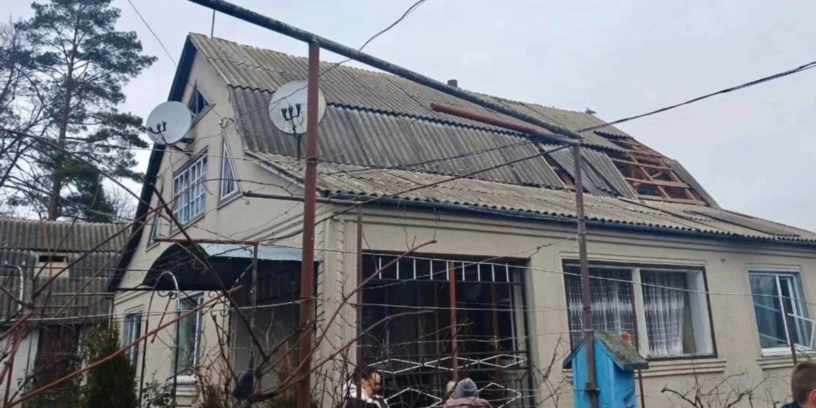 Внаслідок ворожого обстрілу на Вінниччині пошкоджені 14 будинків Внаслідок ворожого обстрілу на Вінниччині пошкоджені 14 будинків