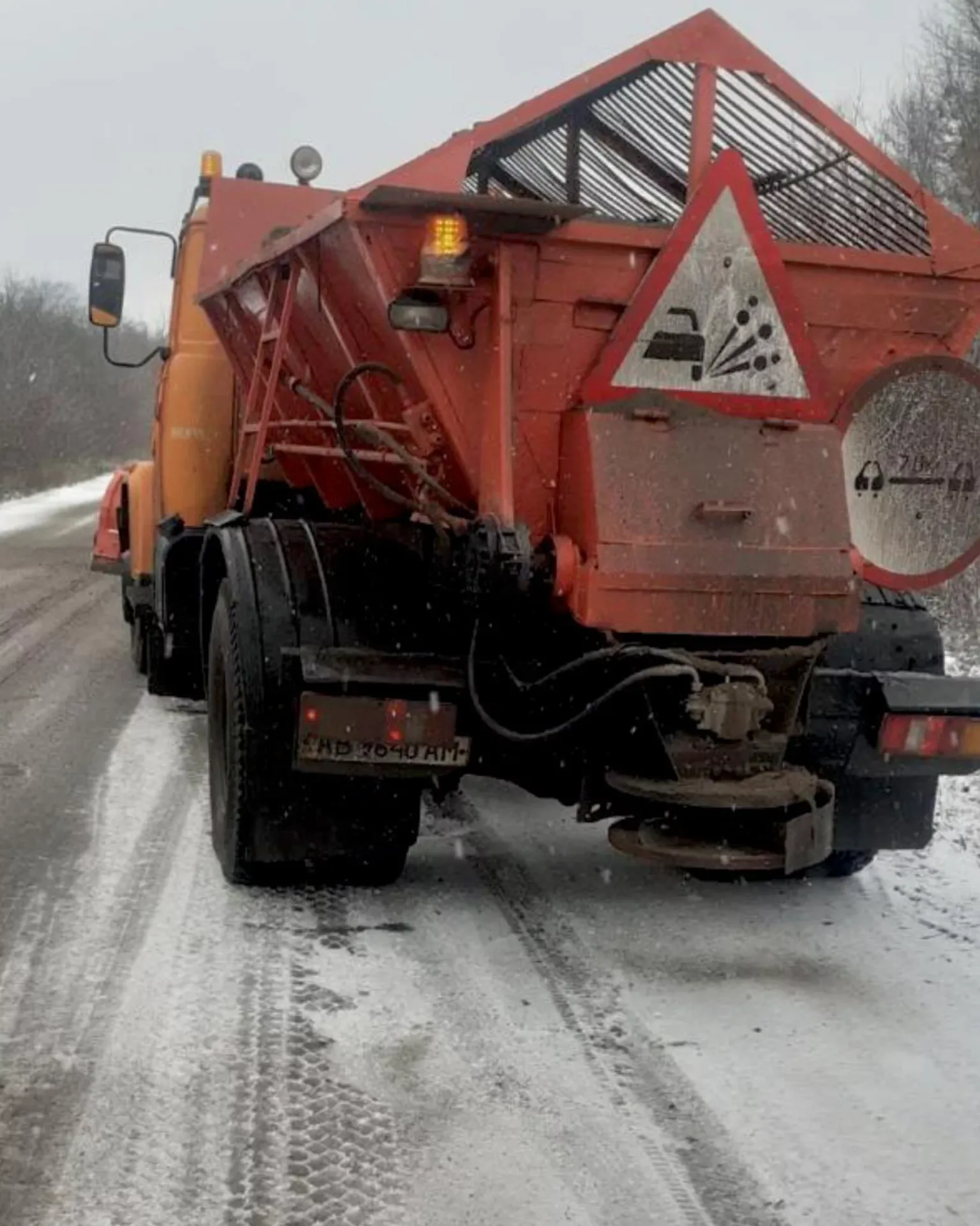 Морози посилюються: на автошляхах Вінниччини дорожники перейшли на цілодобовий режим Морози посилюються: на автошляхах Вінниччини дорожники перейшли на цілодобовий режим