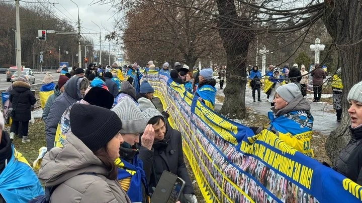 Прапор пам’яті: у Вінниці провели акцію на підтримку військовополонених і зниклих безвісти Прапор пам’яті: у Вінниці провели акцію на підтримку військовополонених і зниклих безвісти