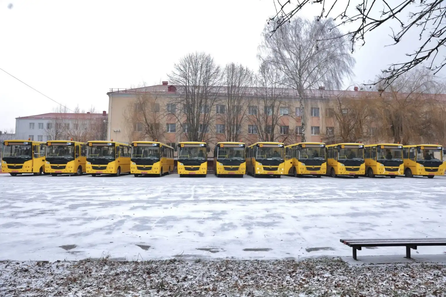 Інклюзивний транспорт для шкіл: громади Вінниччини отримали нові автобуси