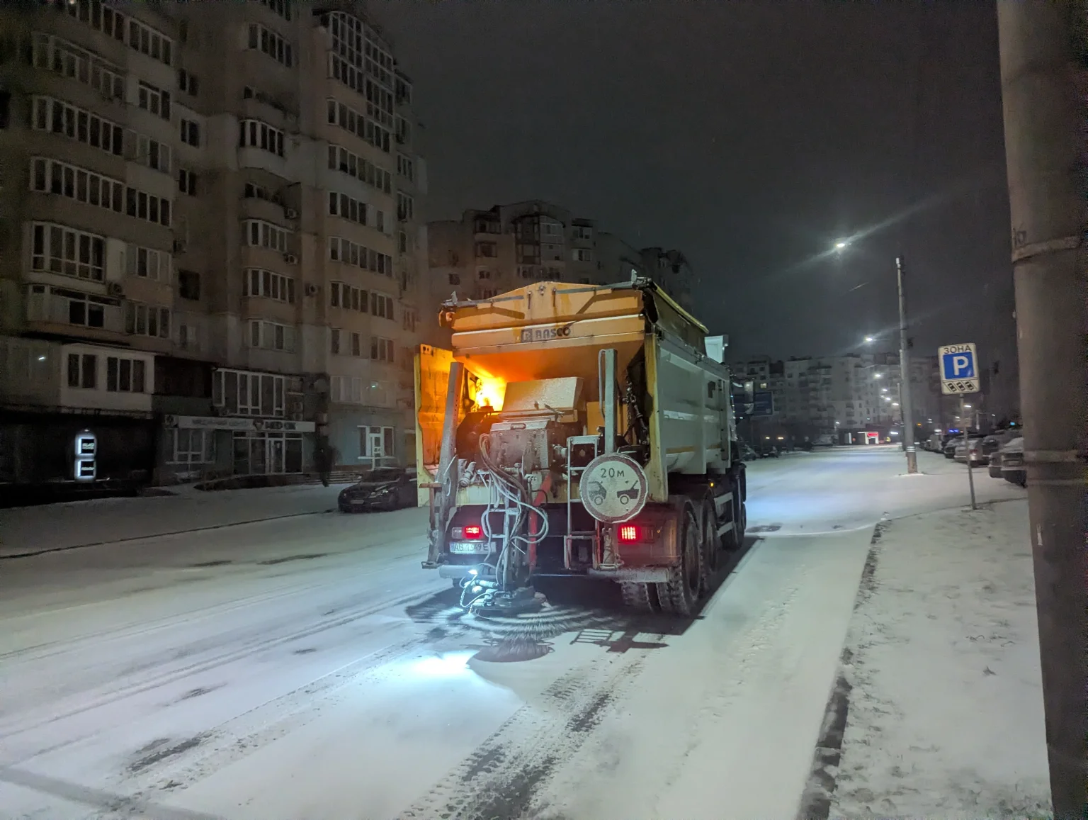 Ніч без сну для міста: як Вінниця проходить зимові снігопади