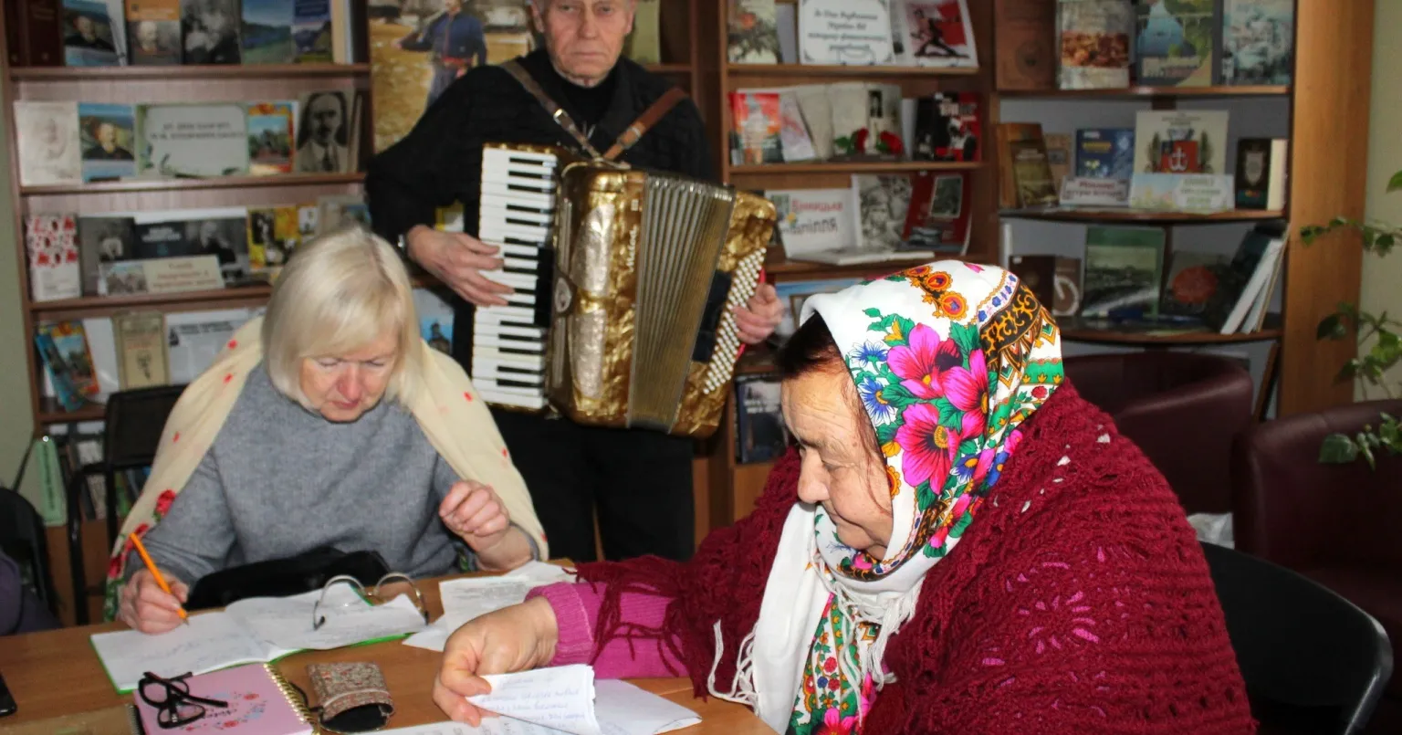Де пісня лікує і об’єднує: у Вінниці вже десятиліття працюють «Музичні посиденьки» Де пісня лікує і об’єднує: у Вінниці вже десятиліття працюють «Музичні посиденьки»