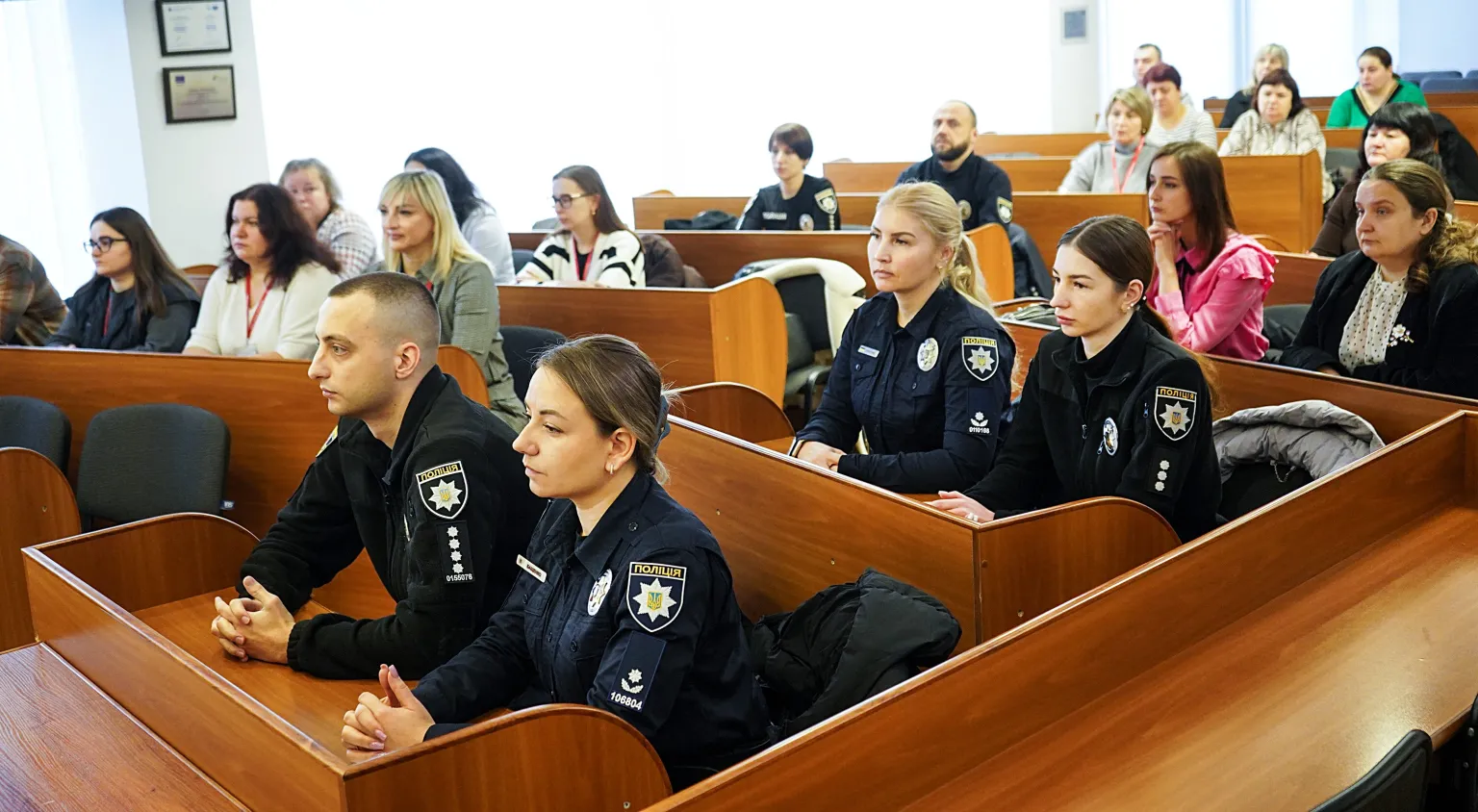 Підготовка до повернення з війни: у Вінниці соціальні фахівці та поліцейські отримали міжнародні сертифікати
