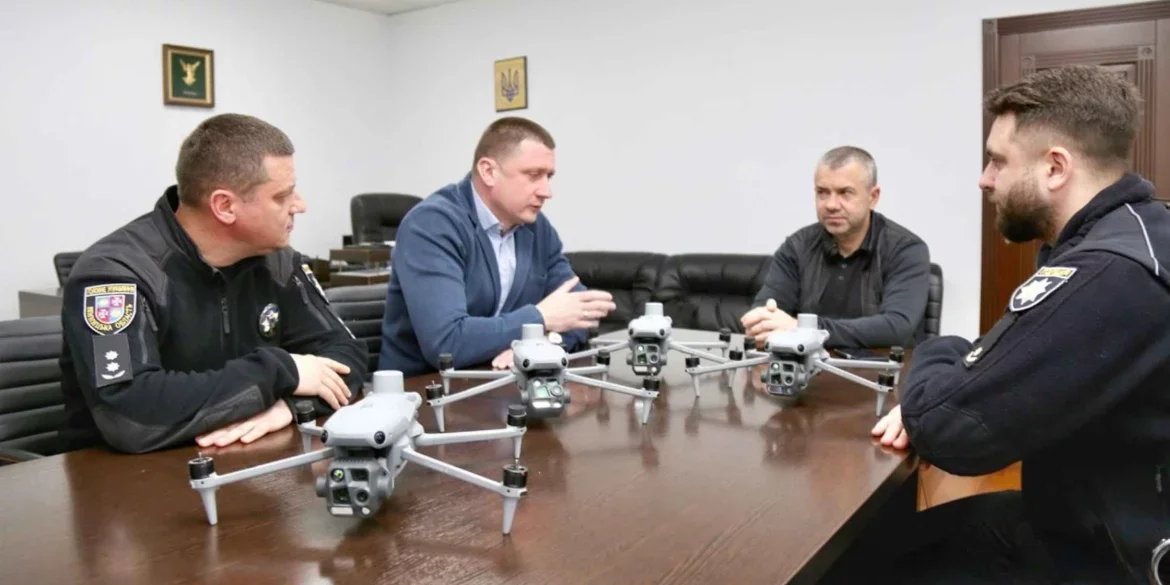 Поліцейський спецпідрозділ на Донеччині отримав нові дрони від Вінниччини